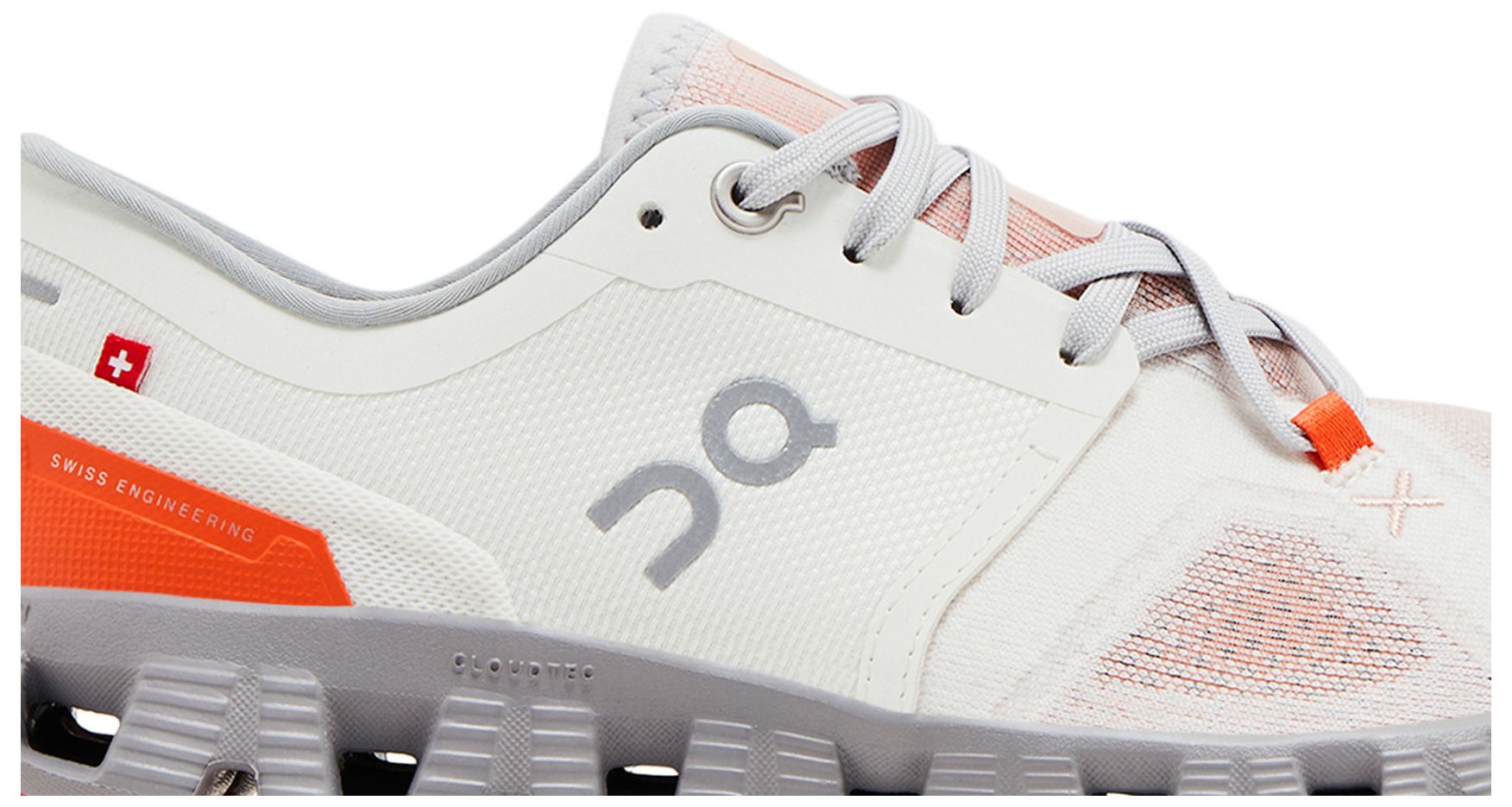 On Running Cloud X 3 Ivory Alloy (W)