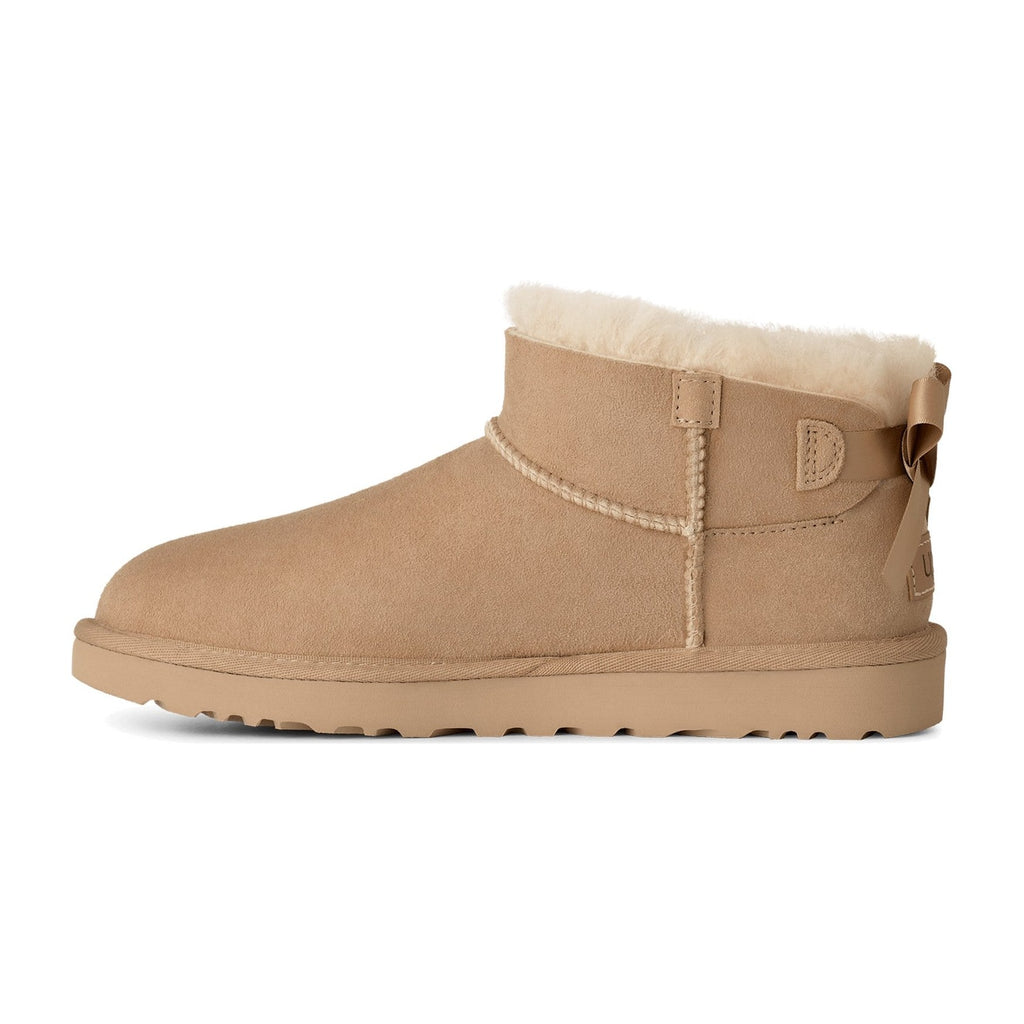 UGG Ultra Mini Bailey Bow Boot Sand (W)