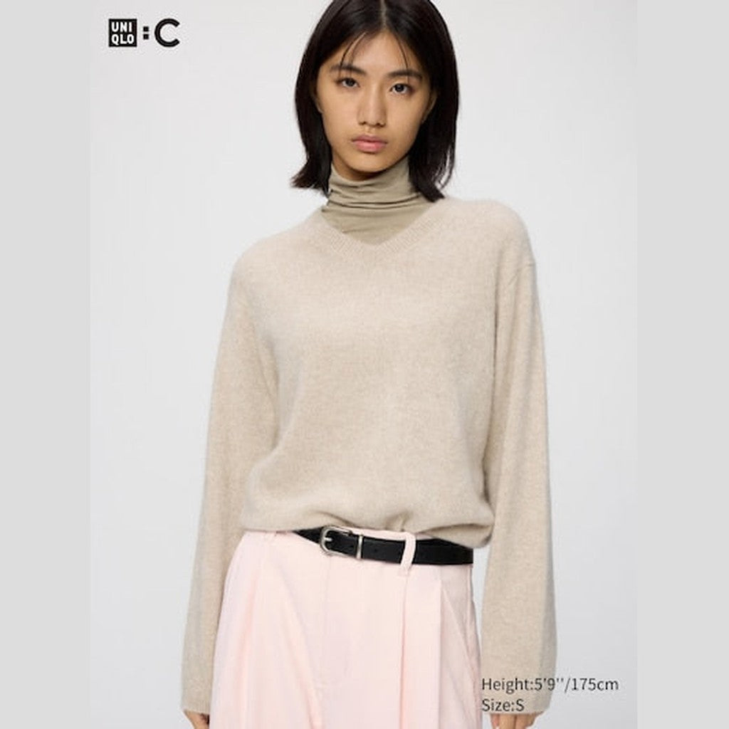 UNIQLO Fluffy 100% Cashmere Relaxed V Neck Jumper - 32 BEIGE