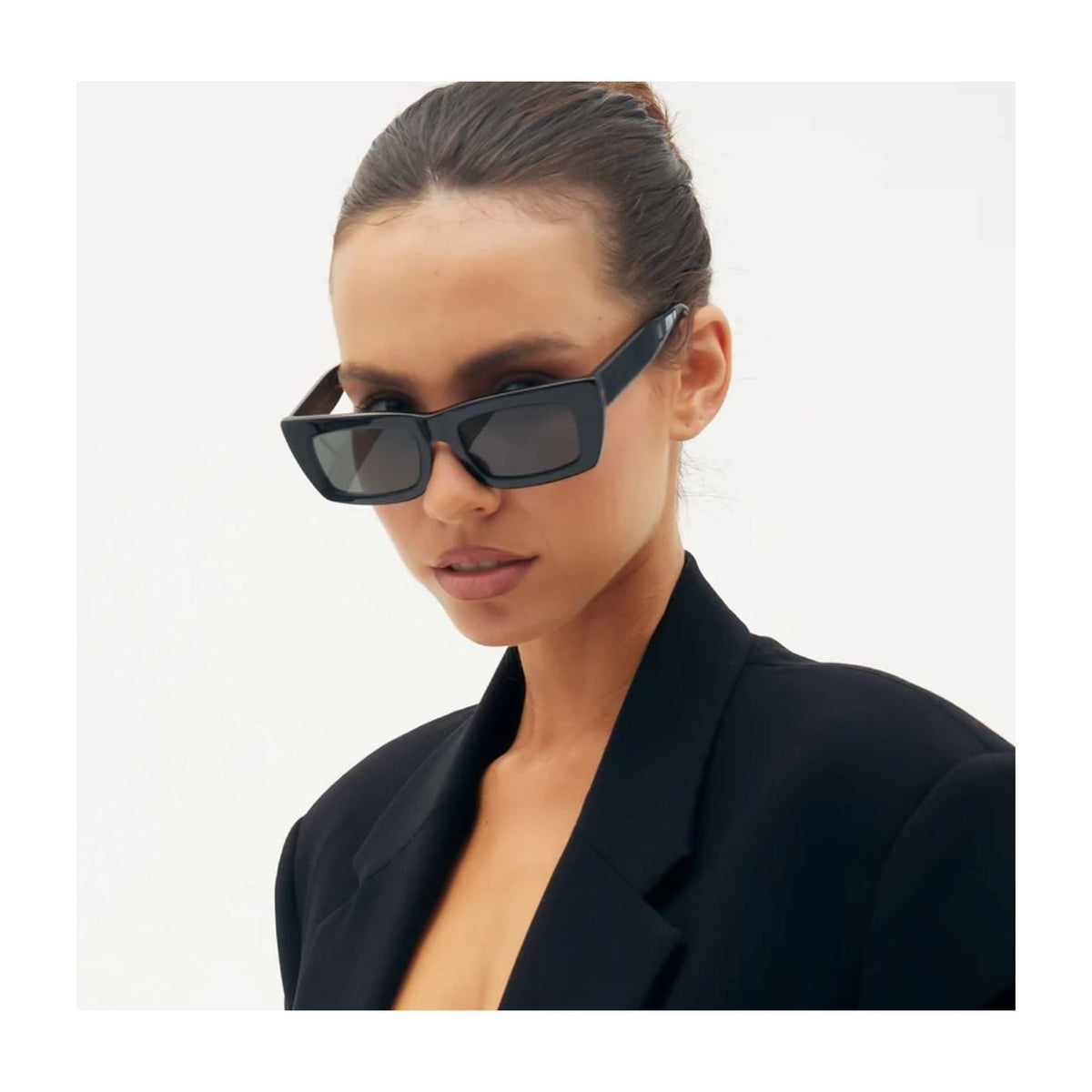 Vehla Florence Black / Smoke